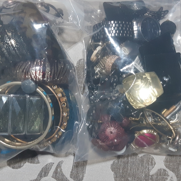 Jewelry - Assorted Women’s Fashion Jewelry Set - Mixed Metallics and Accent Colors